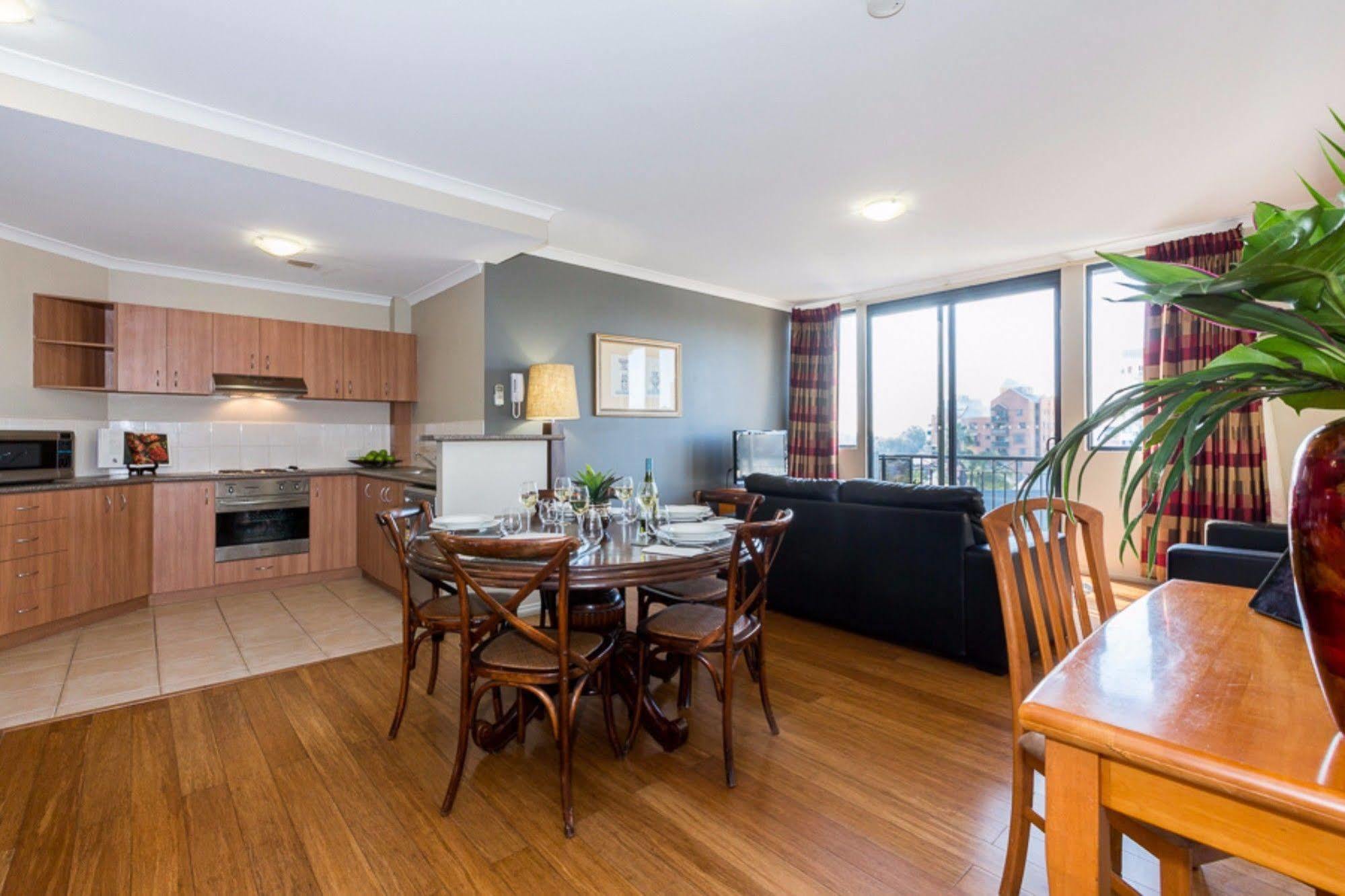Mont Clare Boutique Apartments Perth Extérieur photo