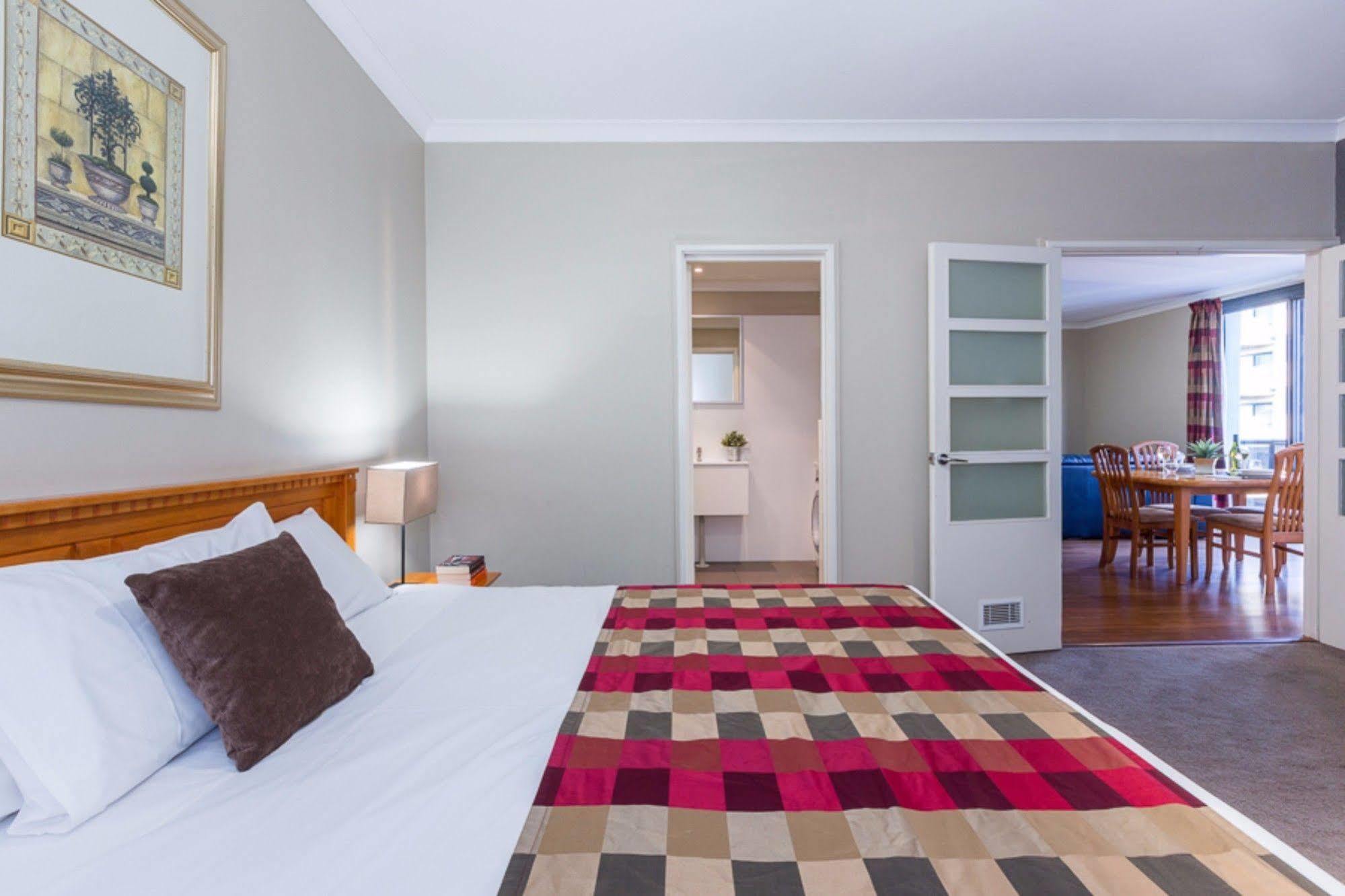 Mont Clare Boutique Apartments Perth Extérieur photo