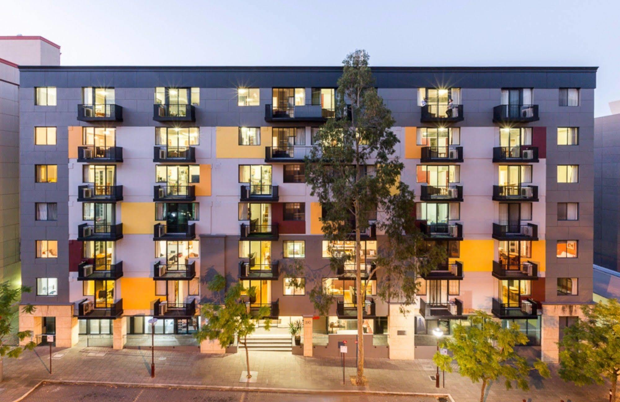 Mont Clare Boutique Apartments Perth Extérieur photo